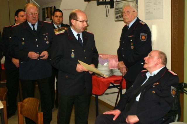 2012-02-11 -19- JHV FF BLtbg Ehrung R. Mueller (3)